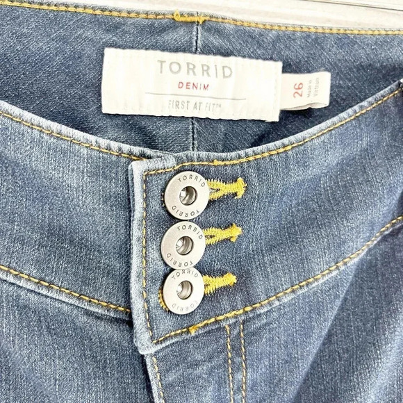 Torrid Distressed Wash High Waist Cropped Jegging Jeans Women's Plus Size 26 - Picture 5 of 8